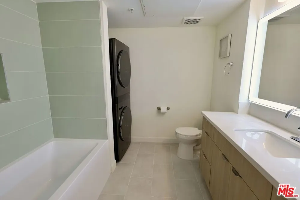 13200 Pacific #212 Playa Vista, CA 90094