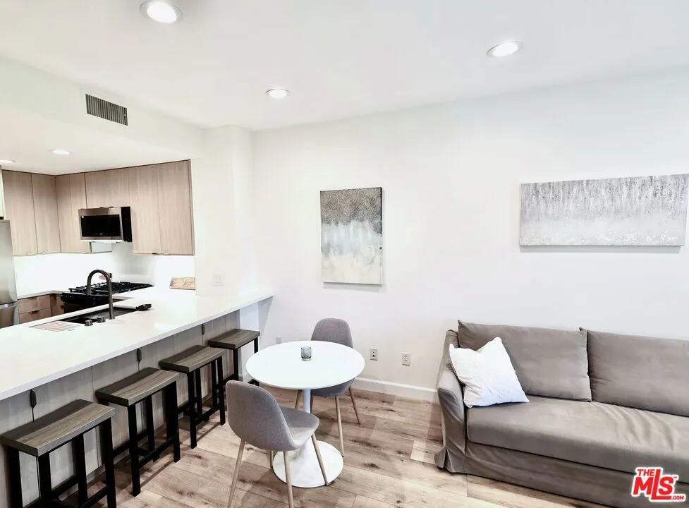 13200 Pacific #212 Playa Vista, CA 90094