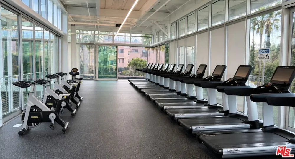 13200 Pacific #212 Playa Vista, CA 90094
