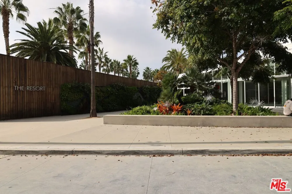 13200 Pacific #212 Playa Vista, CA 90094