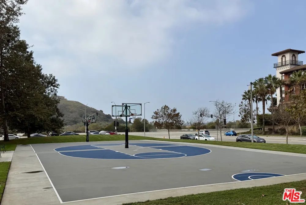 13200 Pacific #212 Playa Vista, CA 90094