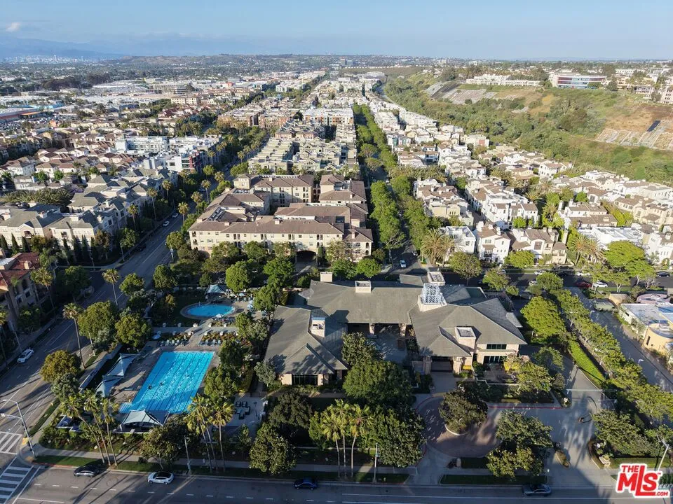 13200 Pacific #212 Playa Vista, CA 90094