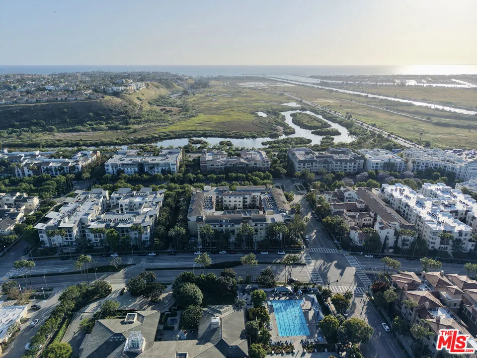 13200 Pacific #212 Playa Vista, CA 90094