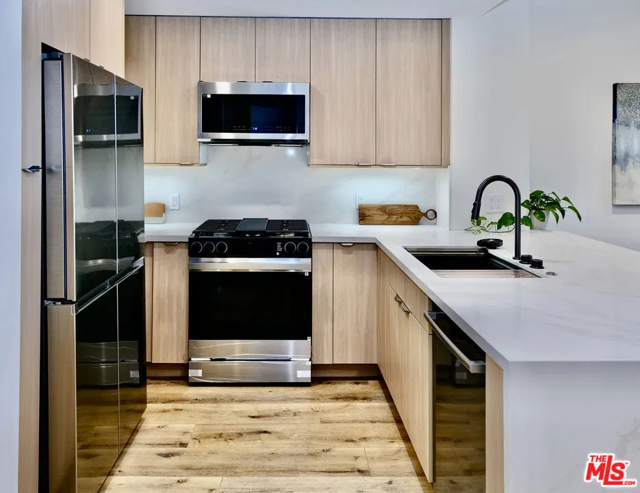 13200 Pacific #212 Playa Vista, CA 90094