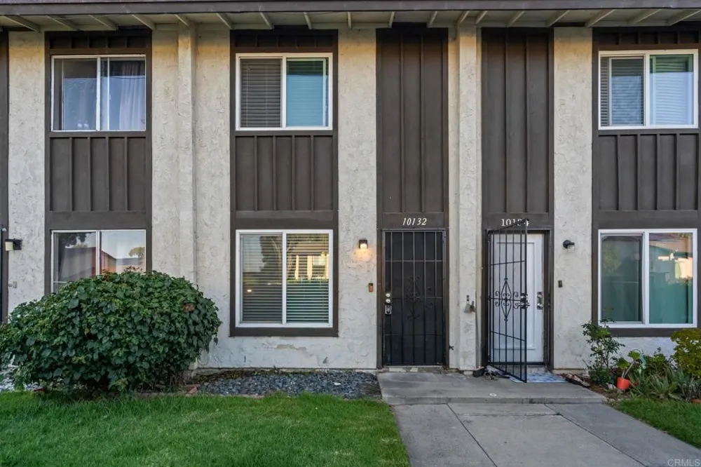 10132 Peaceful Court Santee, CA 92071