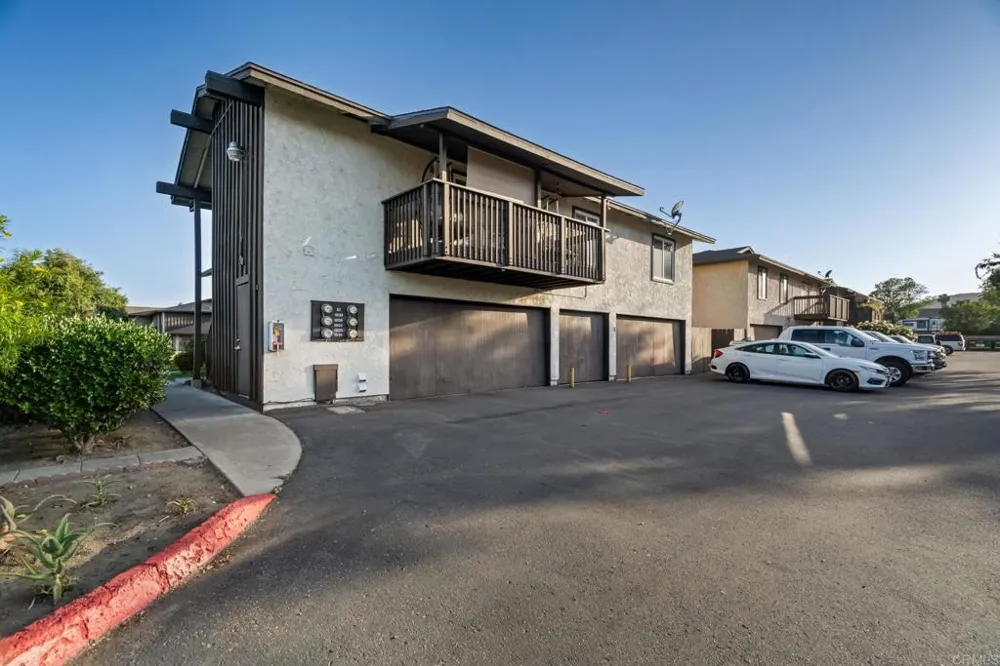 10132 Peaceful Court Santee, CA 92071