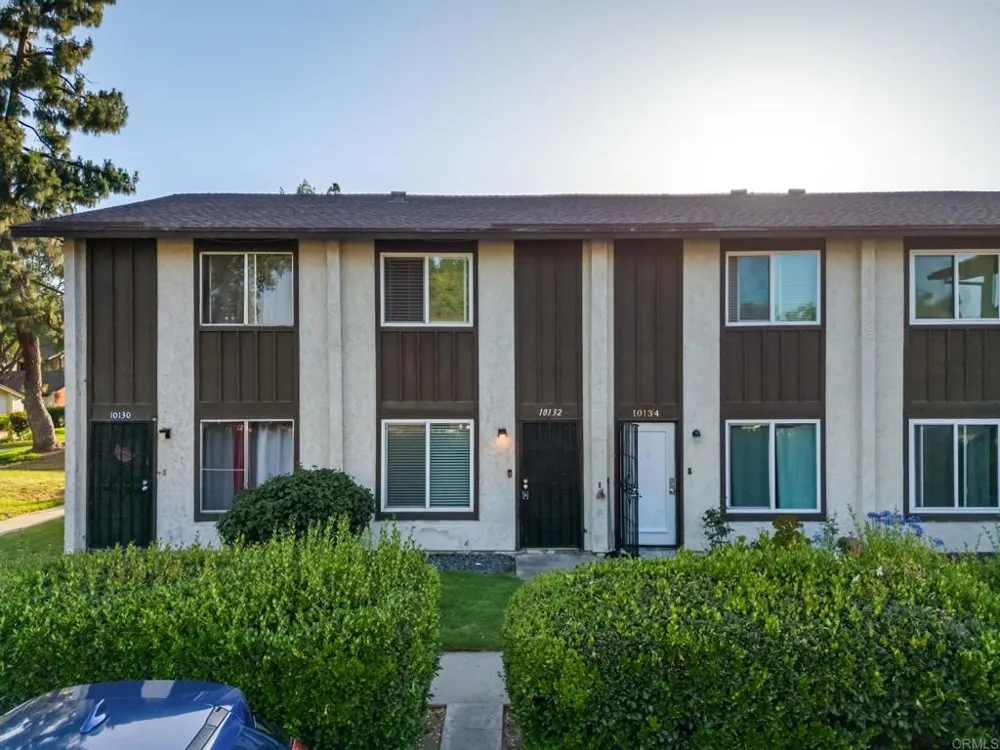 10132 Peaceful Court Santee, CA 92071