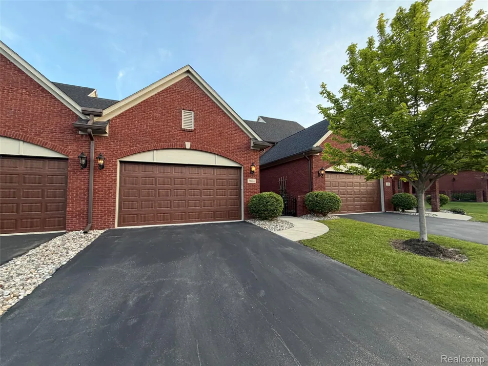 3604 Bay Harbor Drive #78 Brighton Township, MI 48114