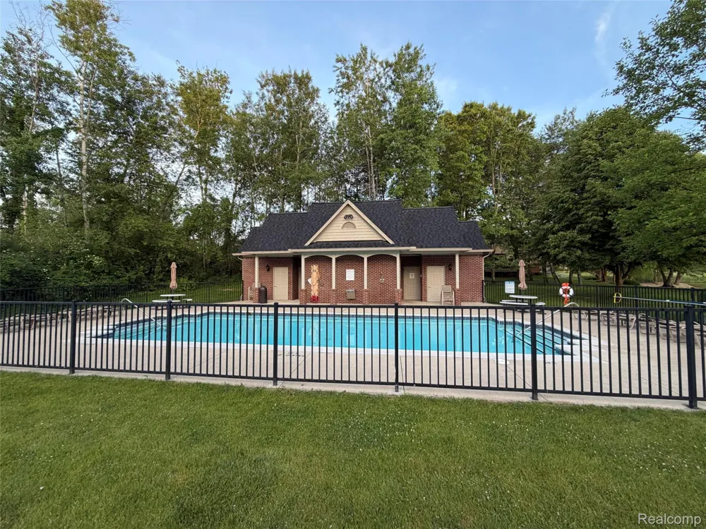 3604 Bay Harbor Drive #78 Brighton Township, MI 48114