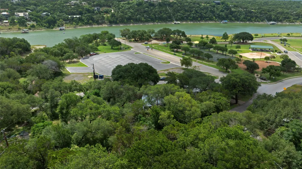10612 Lakeside Drive Jonestown, TX 78645