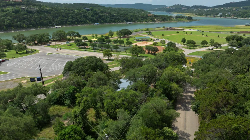 10612 Lakeside Drive Jonestown, TX 78645