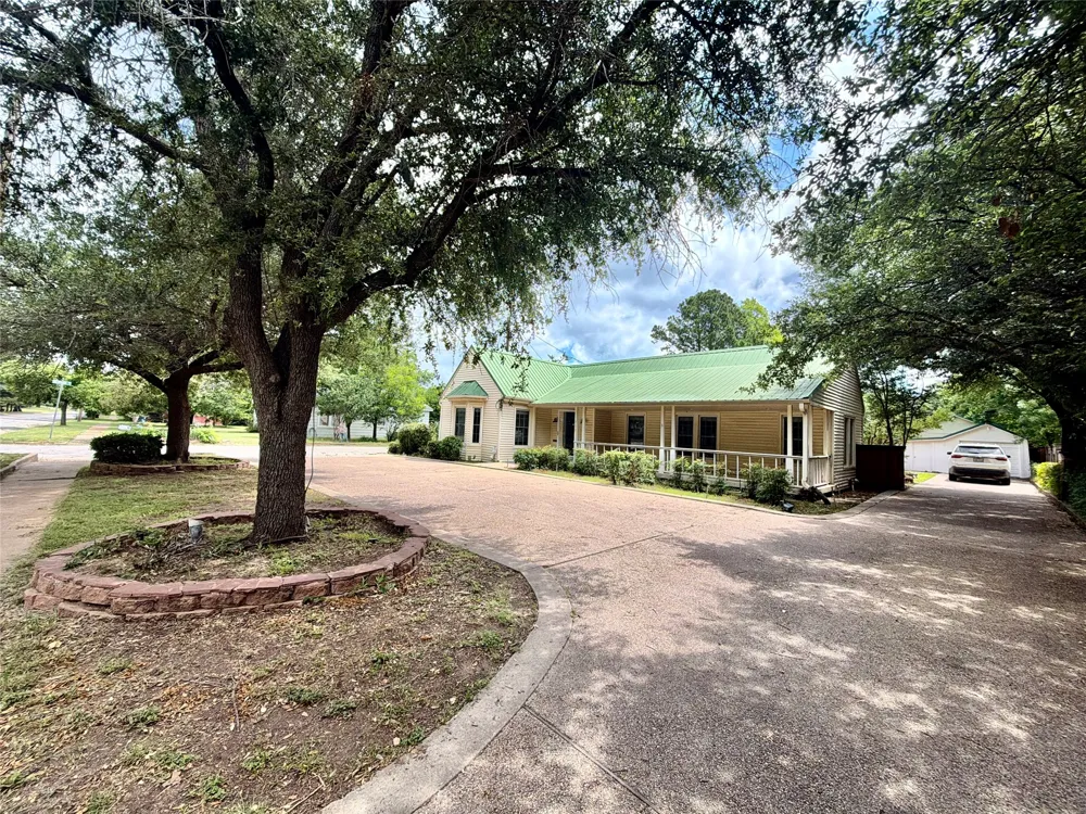 900 S Seaman Street Eastland, TX 76448