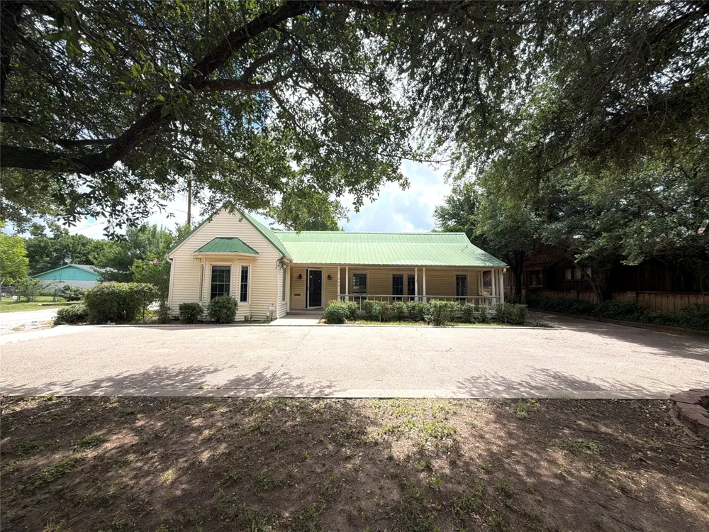 900 S Seaman Street Eastland, TX 76448