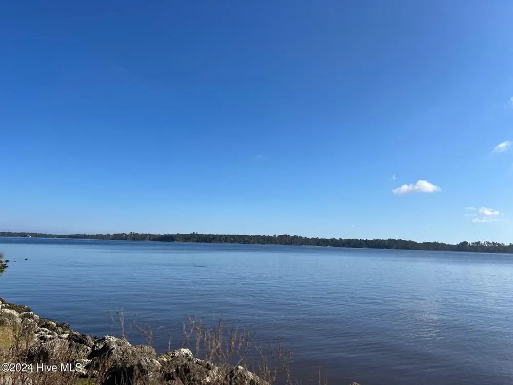 211 S River Drive Beaufort, NC 28516