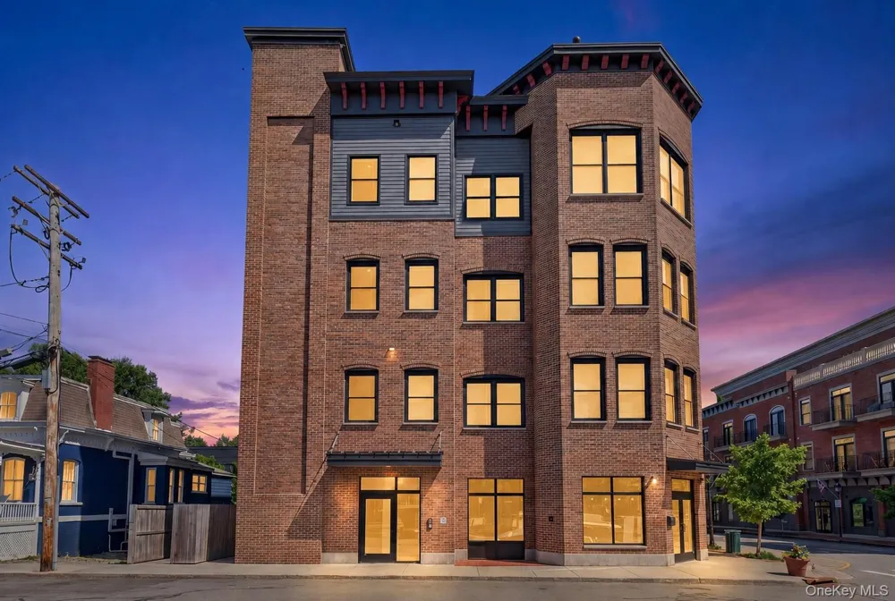 226 Main Street #402 Beacon, NY 12508