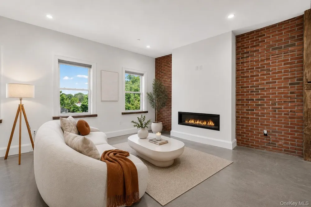 226 Main Street #402 Beacon, NY 12508