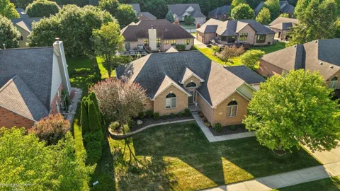 52688 Clinton Oak Lane