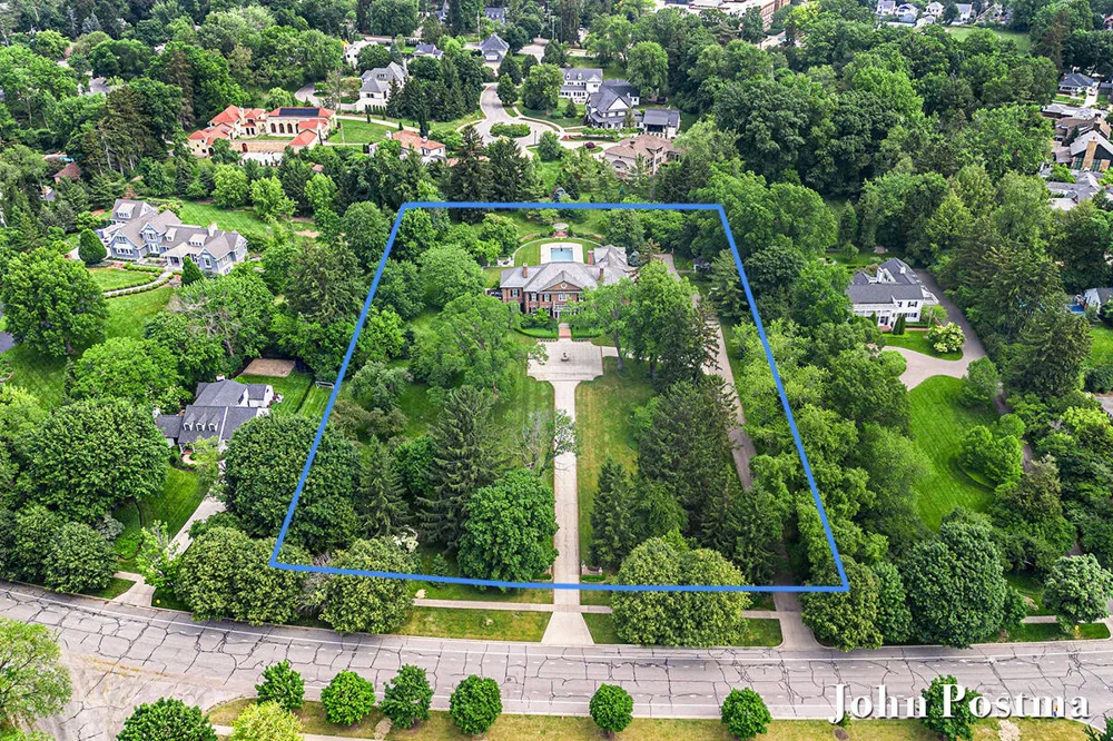 1995 San Lu Rae Drive SE East Grand Rapids, MI 49506