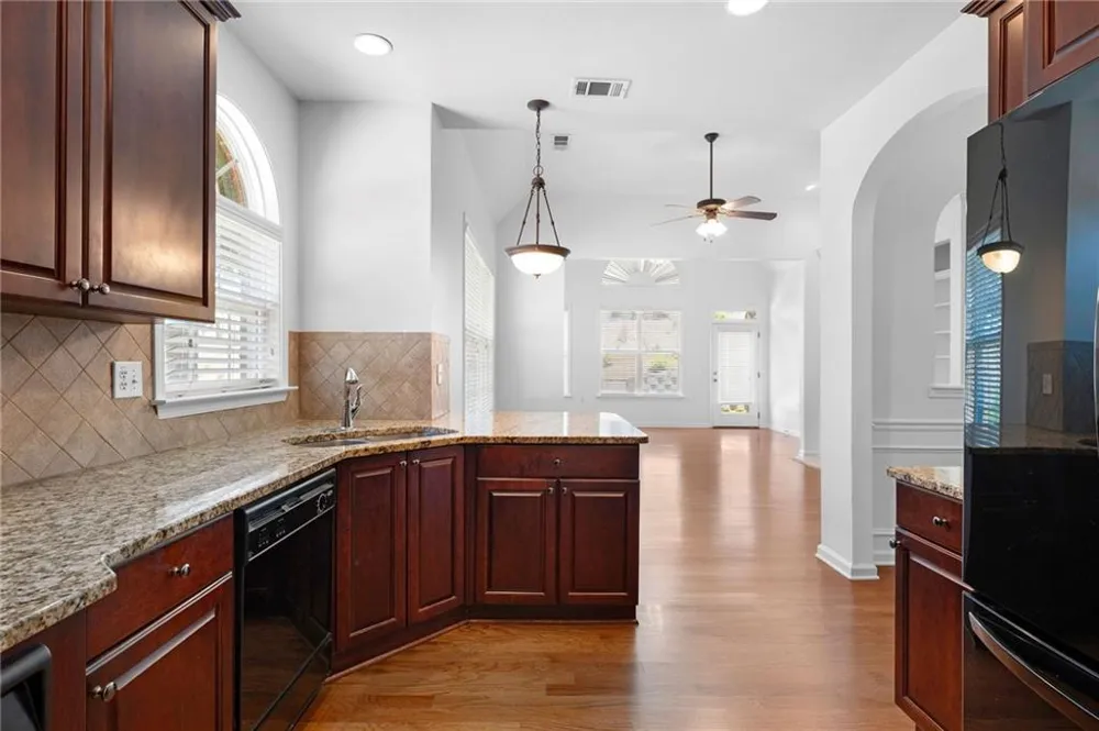 431 Brookes Walk Woodstock, GA 30188