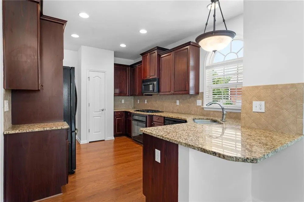 431 Brookes Walk Woodstock, GA 30188