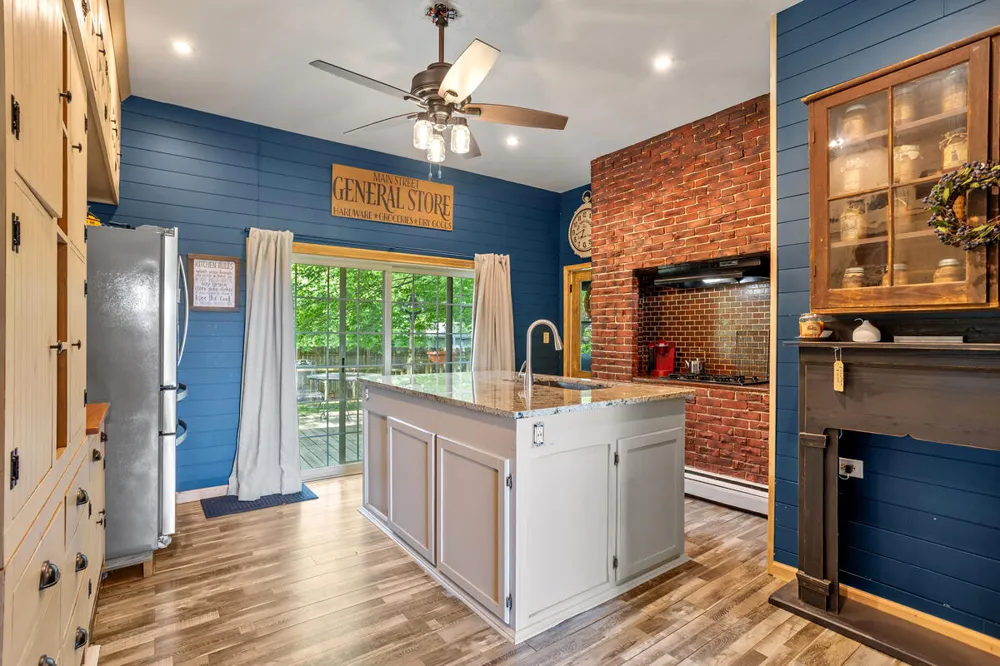 55686 Parkville Road Mendon, MI 49072