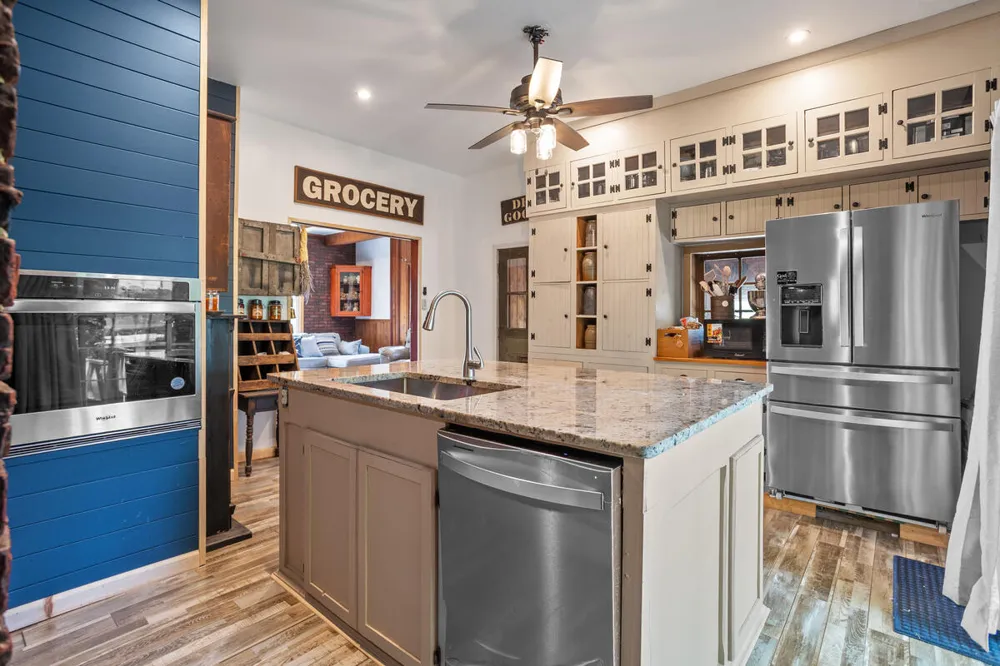 55686 Parkville Road Mendon, MI 49072