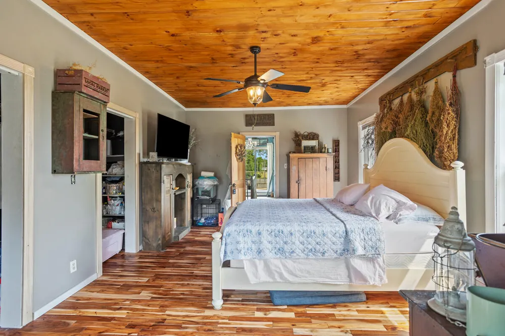 55686 Parkville Road Mendon, MI 49072