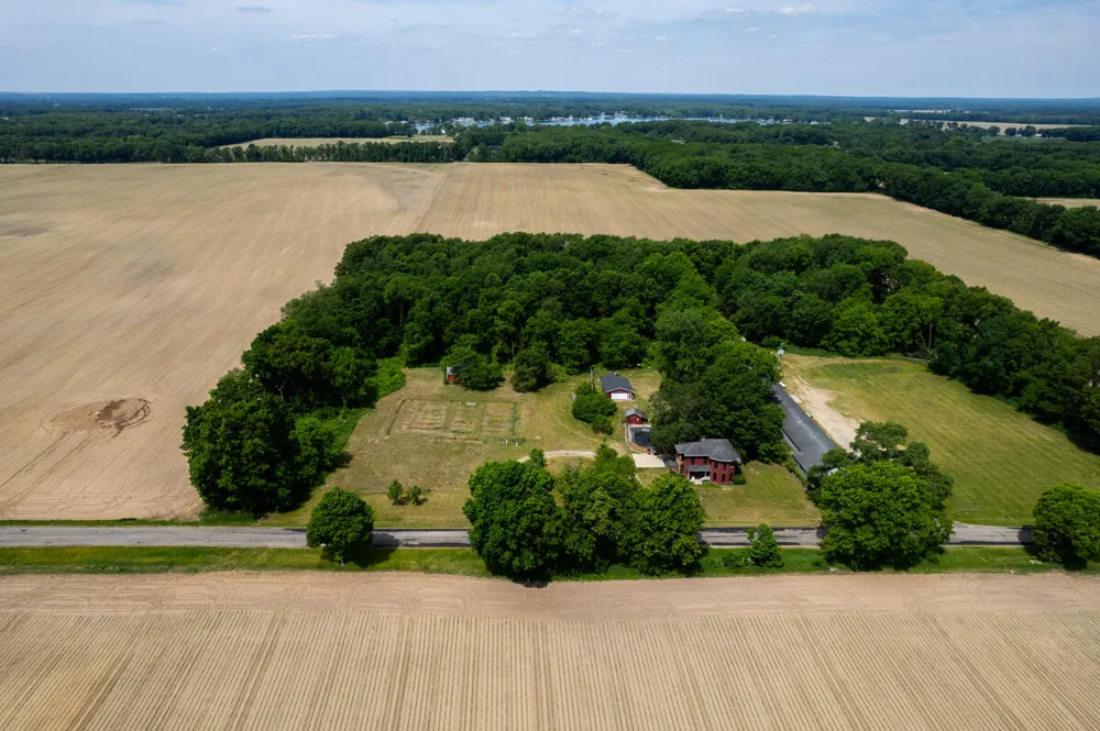 55686 Parkville Road Mendon, MI 49072