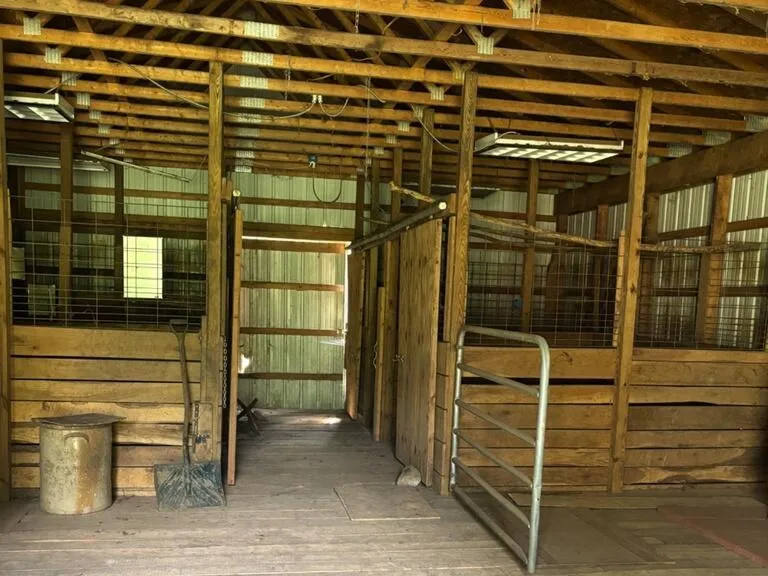 55686 Parkville Road Mendon, MI 49072