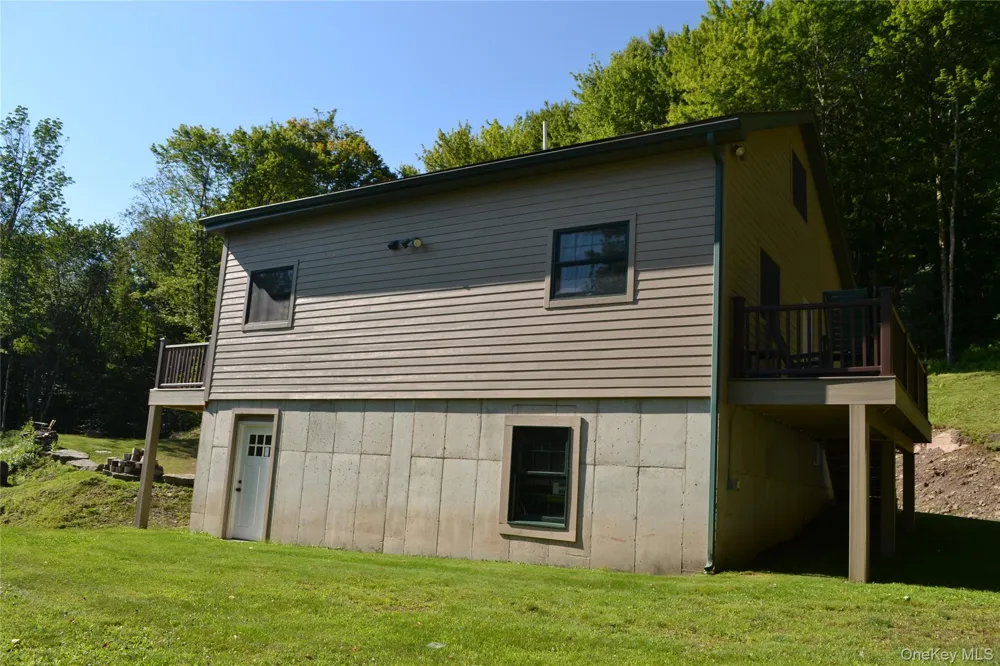 157 Wolfs Lair Hamden, NY 13782