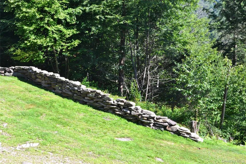 157 Wolfs Lair Hamden, NY 13782