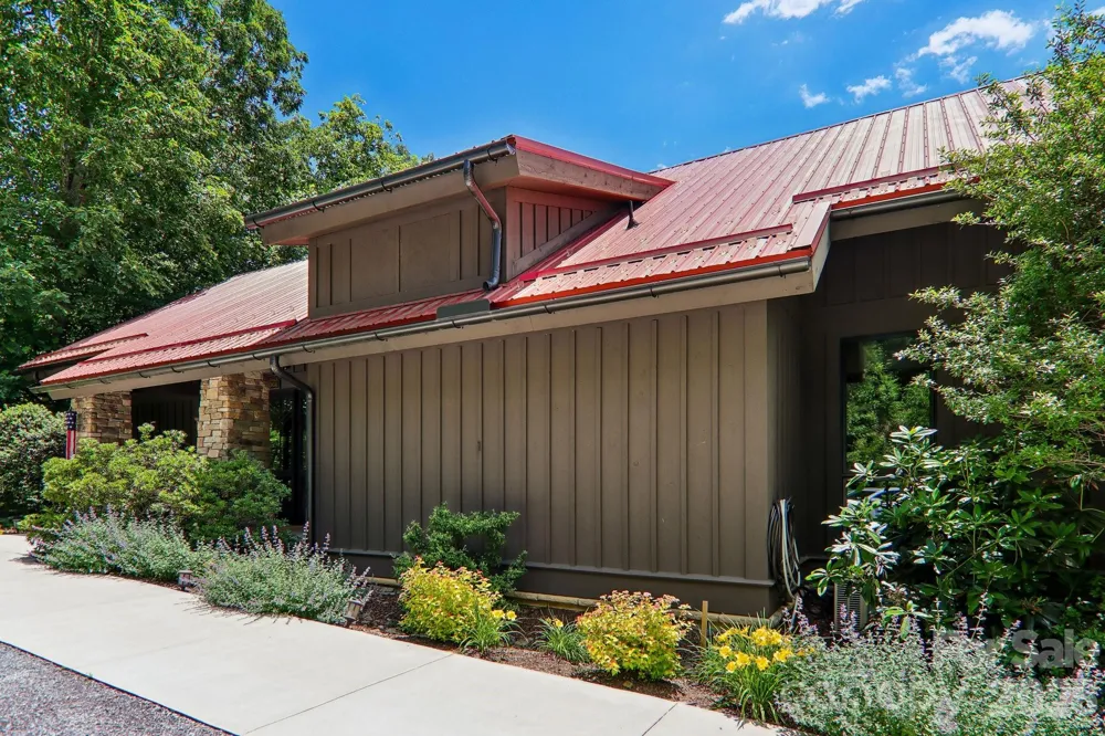 11 Magnolia Branch Drive Zirconia, NC 28790