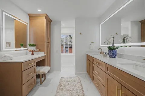 142 Hearthstone Manor Cir