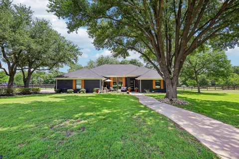 925 Meadow Drive