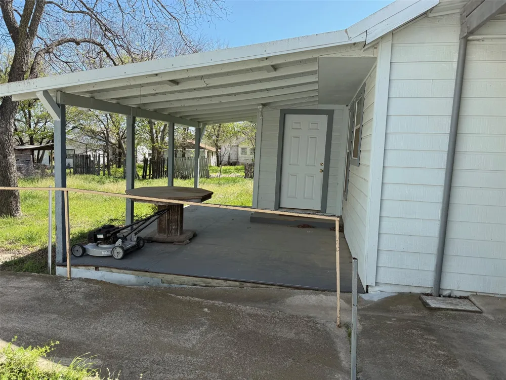602 W Walcott Avenue Comanche, TX 76442
