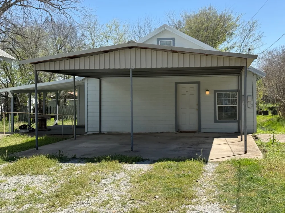 602 W Walcott Avenue Comanche, TX 76442