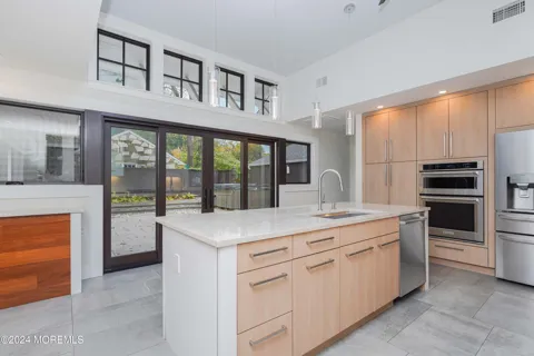 828 Kingston Road