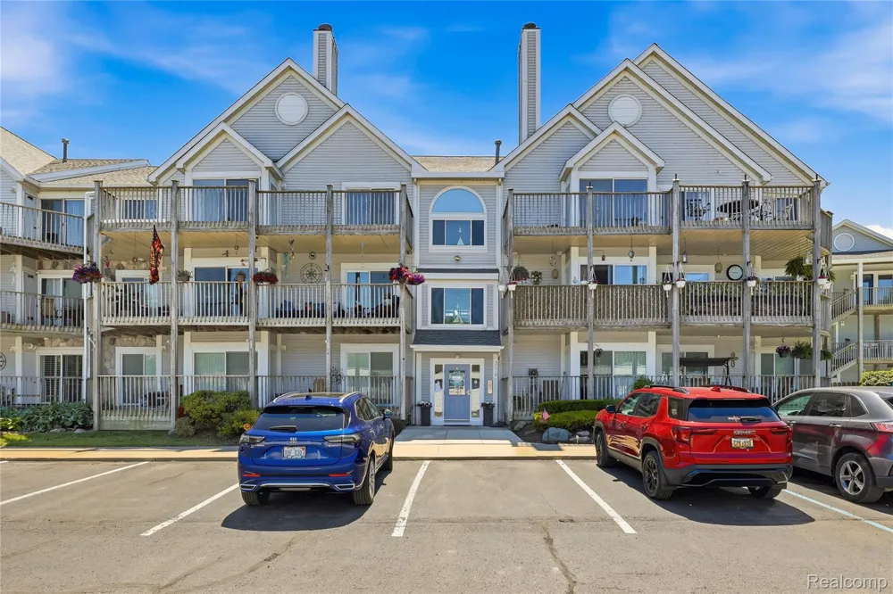 37510 Jefferson Avenue #303 Harrison Charter Township, MI 48045