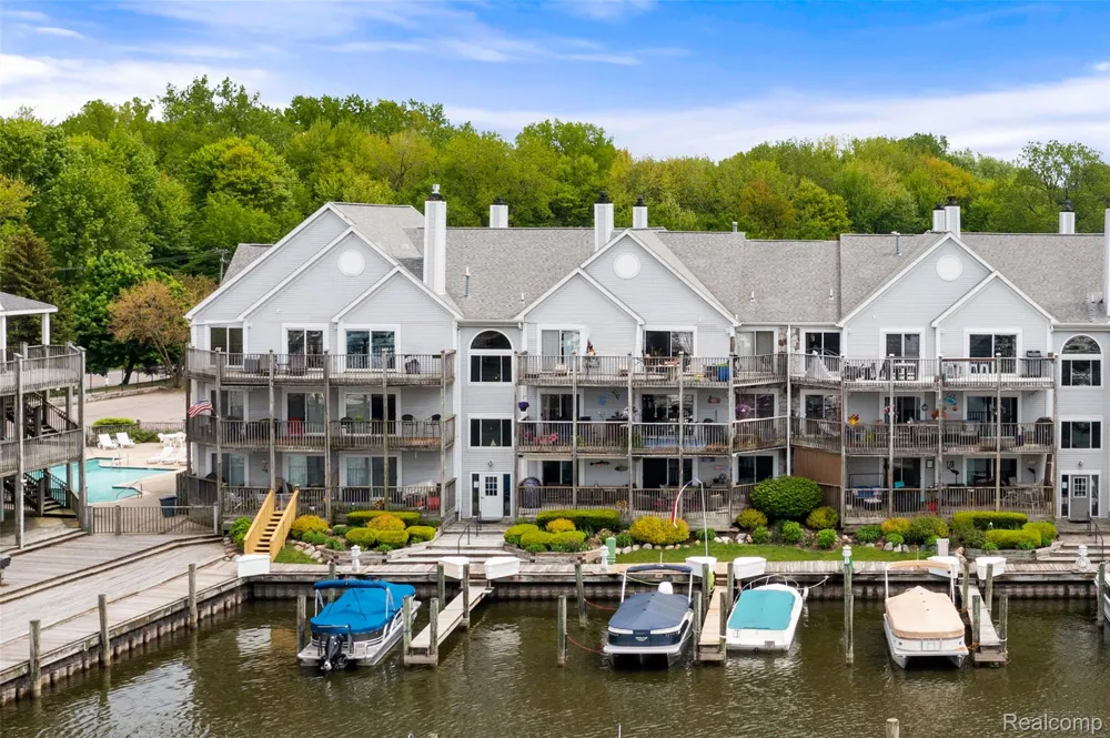 37510 Jefferson Avenue #303 Harrison Charter Township, MI 48045