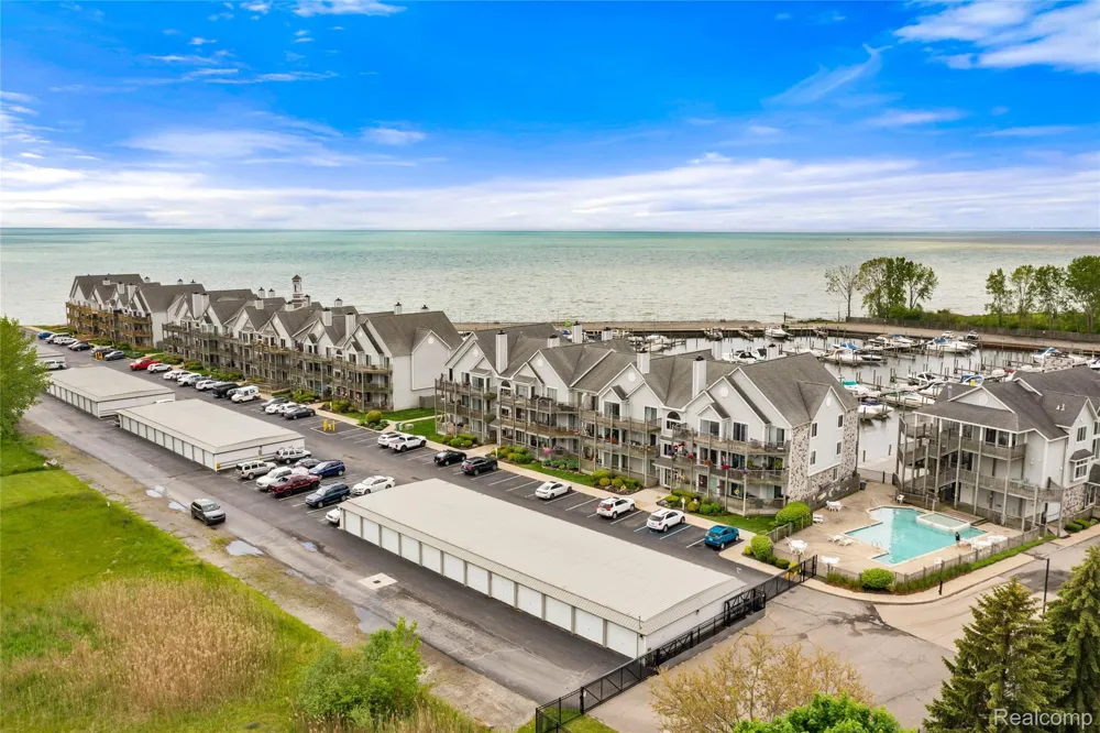 37510 Jefferson Avenue #303 Harrison Charter Township, MI 48045
