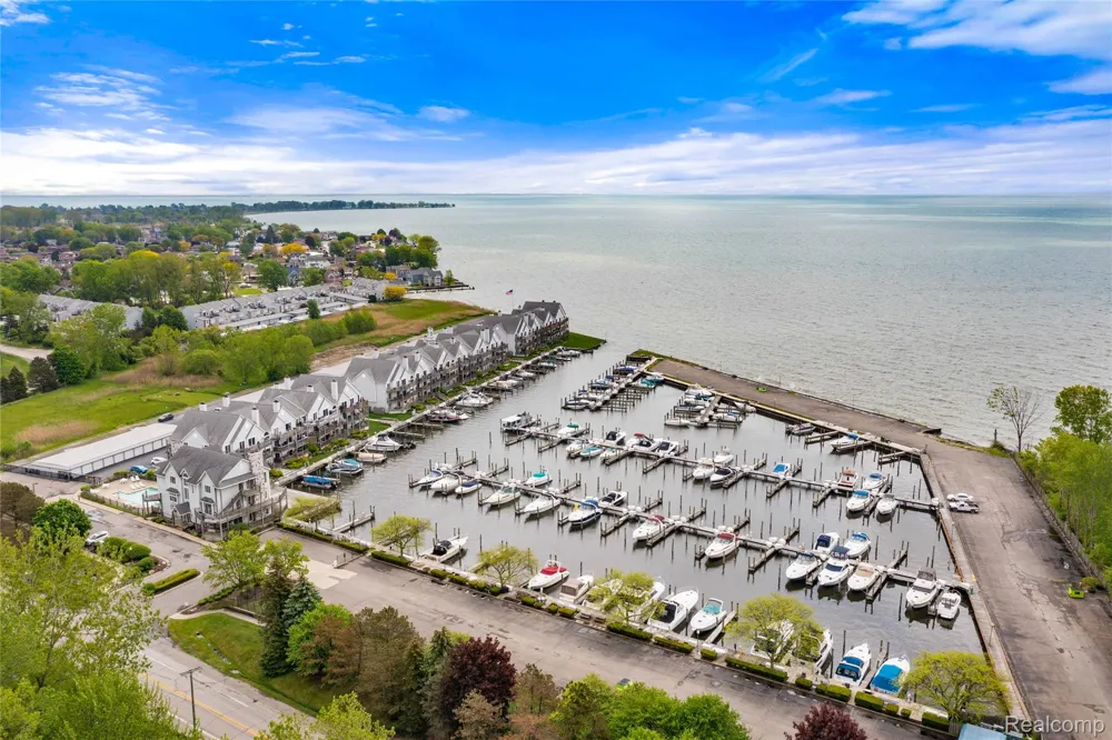 37510 Jefferson Avenue #303 Harrison Charter Township, MI 48045