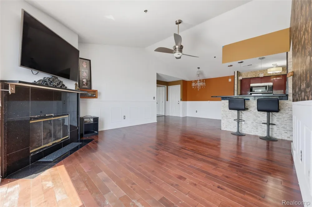 37510 Jefferson Avenue #303 Harrison Charter Township, MI 48045