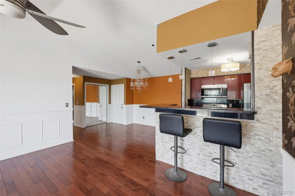 37510 Jefferson Avenue #303 Harrison Charter Township, MI 48045