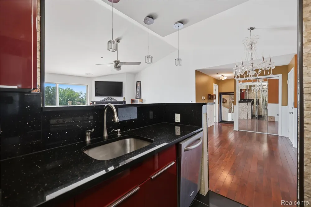 37510 Jefferson Avenue #303 Harrison Charter Township, MI 48045