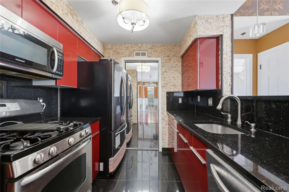 37510 Jefferson Avenue #303 Harrison Charter Township, MI 48045
