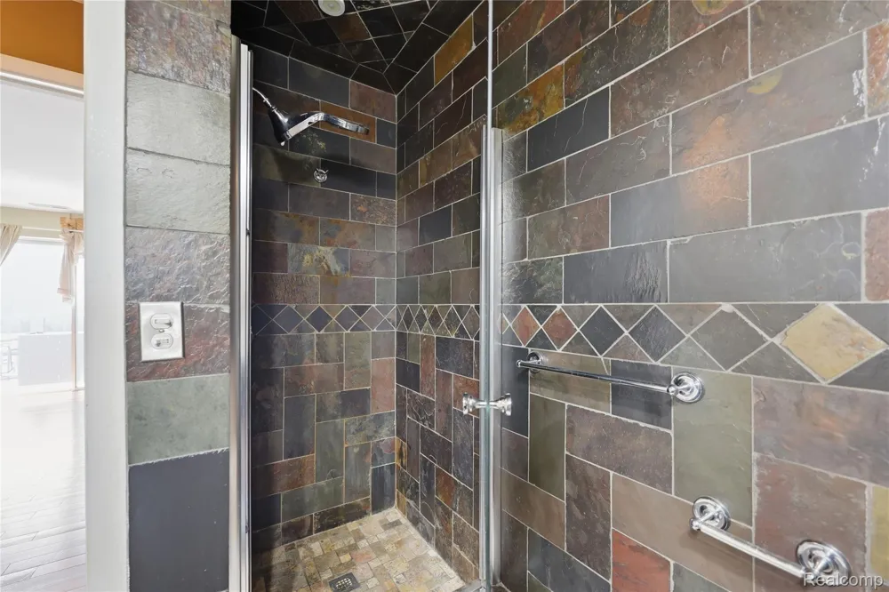 37510 Jefferson Avenue #303 Harrison Charter Township, MI 48045