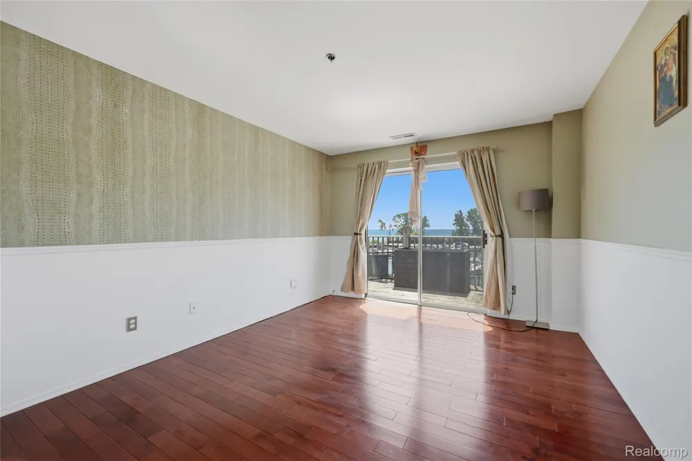 37510 Jefferson Avenue #303 Harrison Charter Township, MI 48045