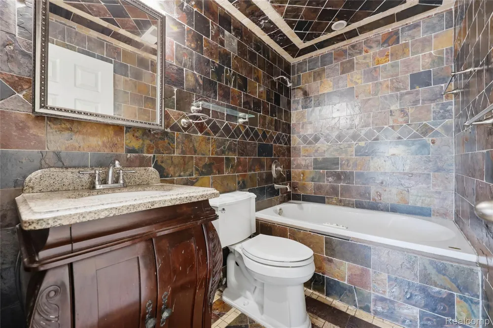 37510 Jefferson Avenue #303 Harrison Charter Township, MI 48045