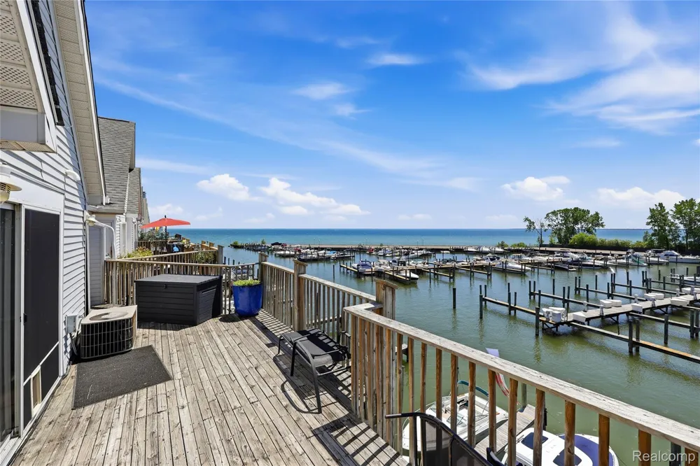 37510 Jefferson Avenue #303 Harrison Charter Township, MI 48045