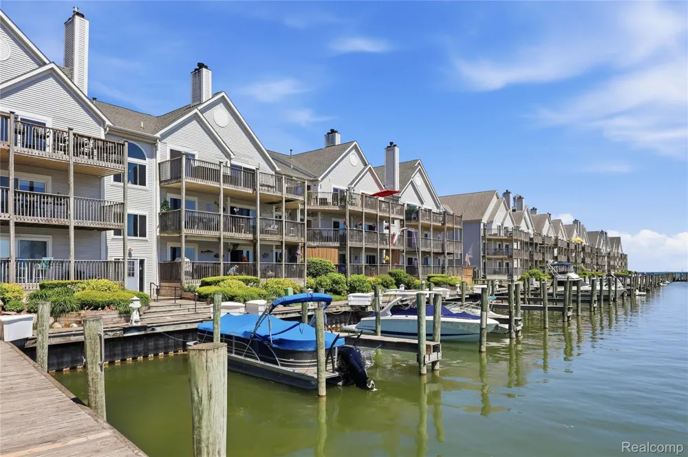 37510 Jefferson Avenue #303 Harrison Charter Township, MI 48045